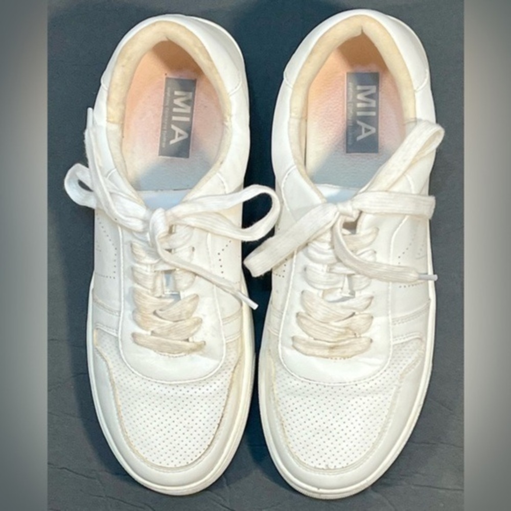 MIA WHITE SNEAKERS SIZE 9M